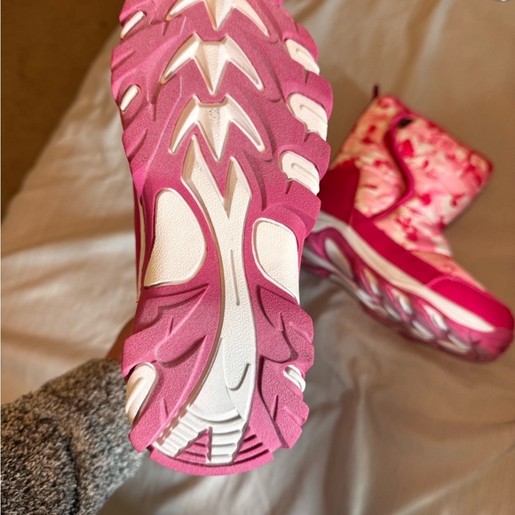 Pink Camouflage Winter Boots - Picture 4 of 7